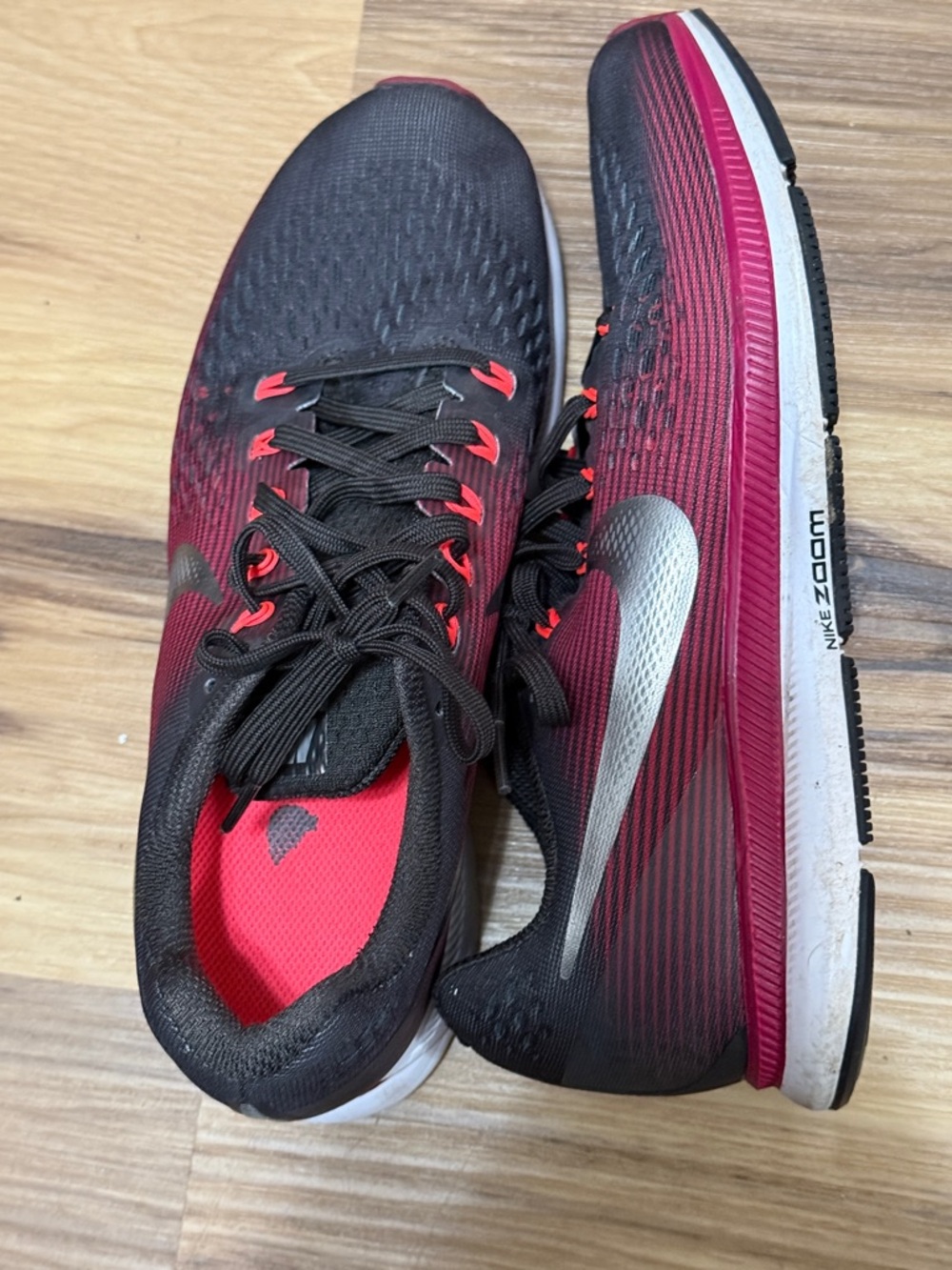 Nike 9 Women's Athletic Running Shoes - Picture 2 of 4
